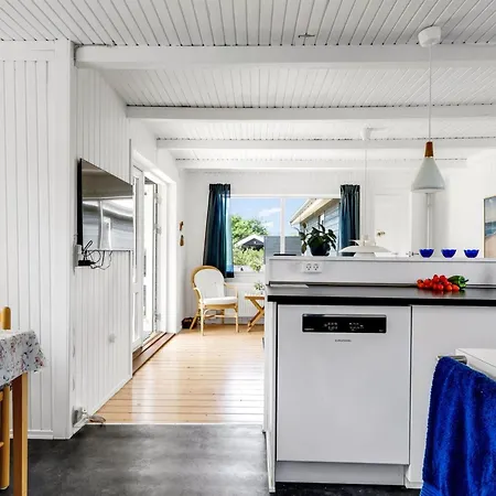 Tinka - 100m From The Sea By Interhome *