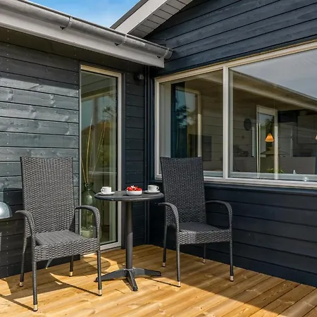 Semesterbostad Tinka - 100m From The Sea By Interhome